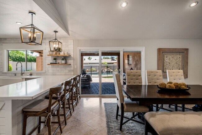 Building Photo - **STUNNING 3 BEDROOM/2 BATHROOM FULLY RENOVATED HOME IN SCOTTSDALE!! (THUNDERBIRD & 52ND ST)**