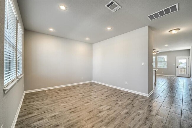 Building Photo - 2924 Sage Ranch Dr