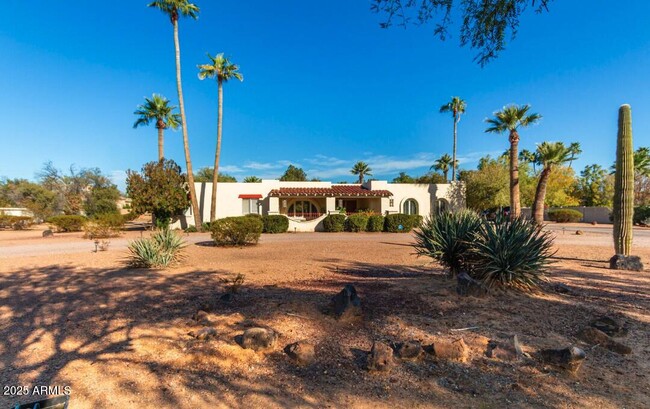 Building Photo - 6316 E Doubletree Ranch Rd