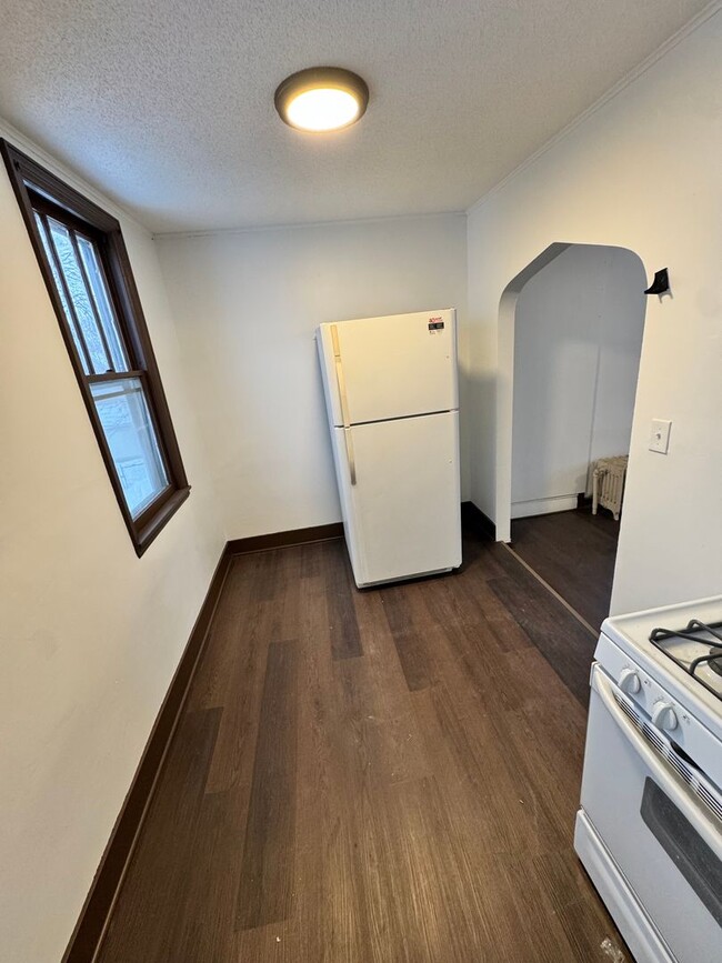 Building Photo - 1021 Charles Ave