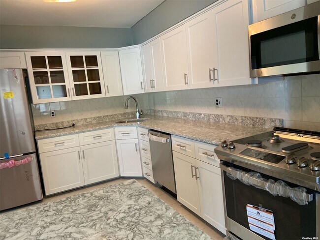 Building Photo - 42-16 Little Neck Pkwy