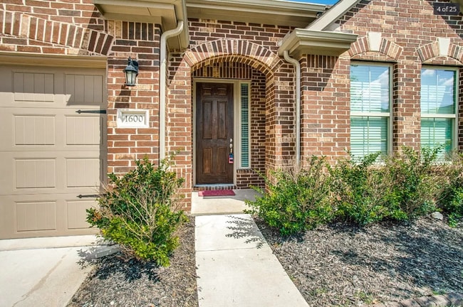 Building Photo - 1600 Keswick Dr