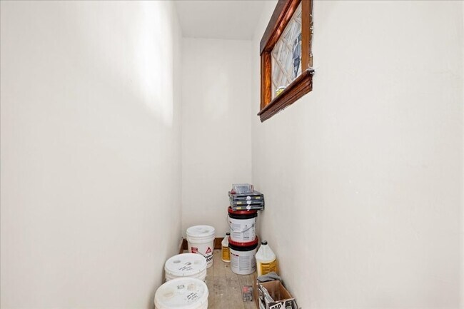 Building Photo - 183 Vernon St