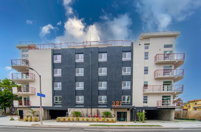 Building Photo - 321 S Fickett St