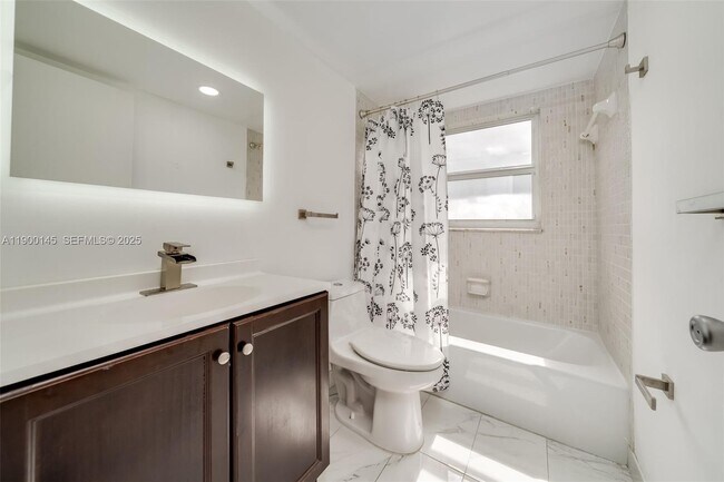 Building Photo - 950 Hillcrest Dr