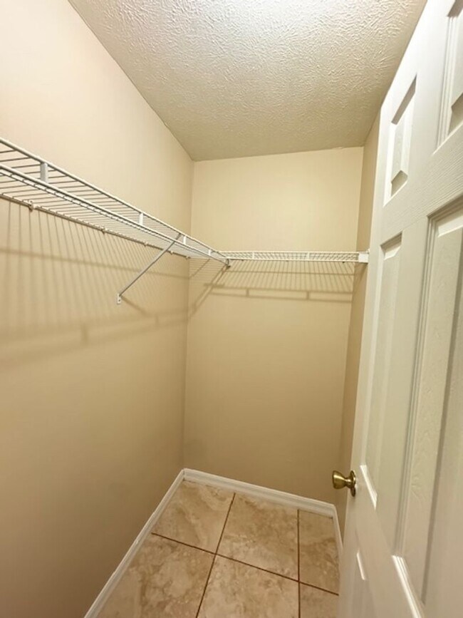 Building Photo - THIS IS NOT AVAILABLE FOR SHOWING UNTIL MI...