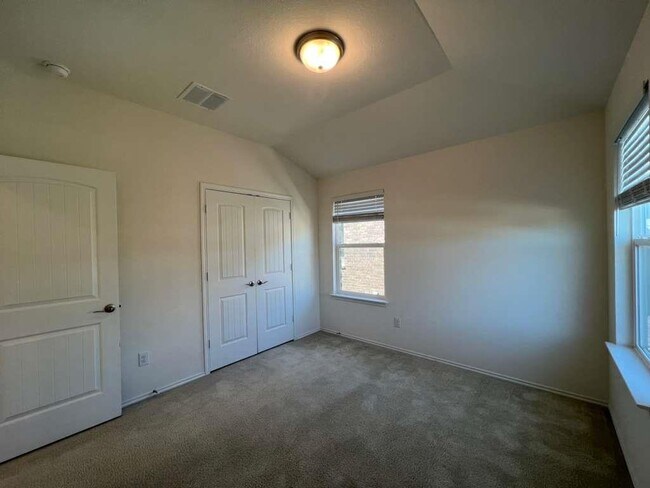 Building Photo - 2013 Ebony Dove St