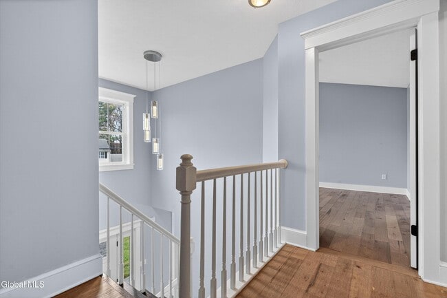 Building Photo - 716 Adams Cir