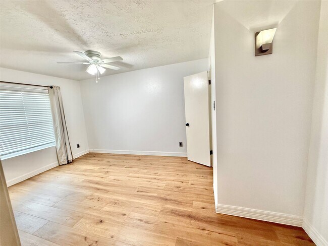 Building Photo - 2750 Holly Hall St