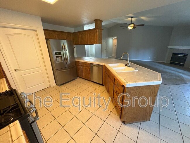 Building Photo - 2424 E Beech Ave