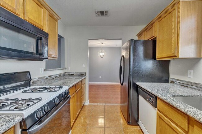 Building Photo - 1708 Lovingood Dr