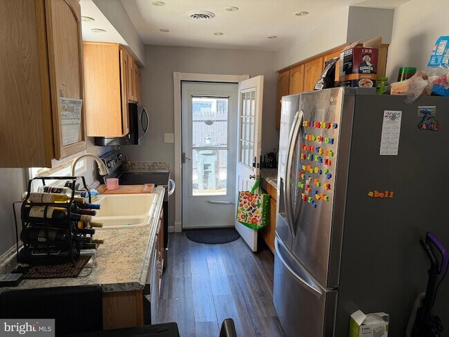 Building Photo - 127 Dory Ct