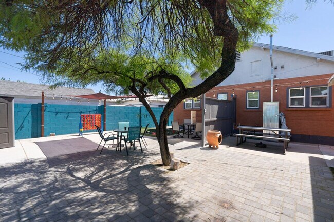 Building Photo - 320 N 13th Pl