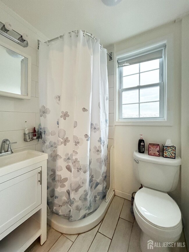 Building Photo - 104 Thompson St