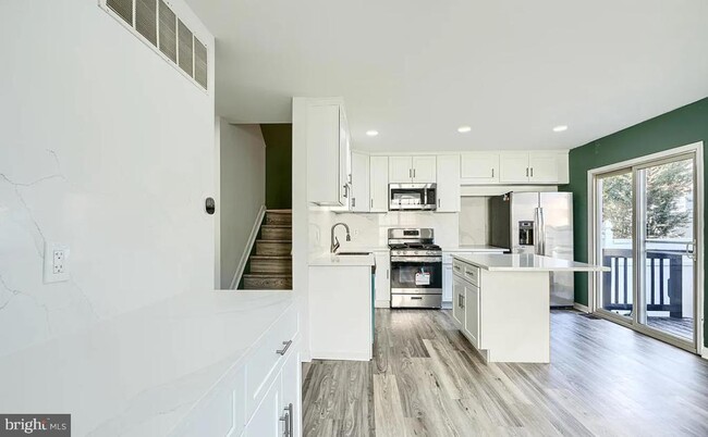 Building Photo - 4 Maya Way