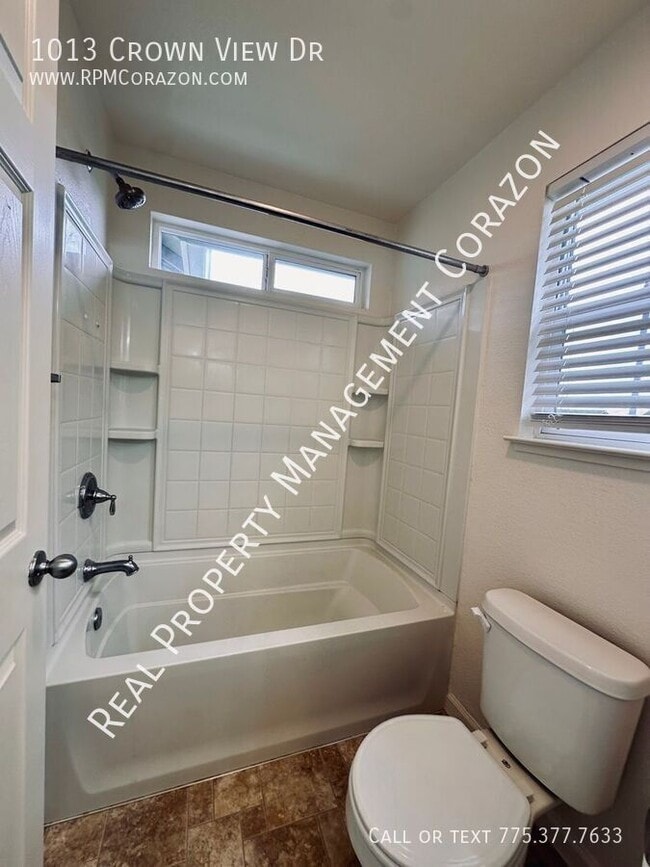 Building Photo - 1013 Crown View Dr