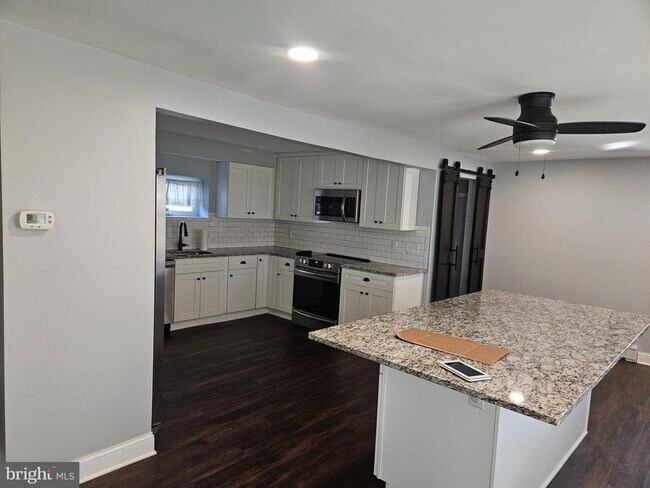 Primary Photo - 414 Delaware Ave