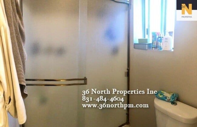 Building Photo - Remodeled 3 bed/2 bath Sunny Creekside Condo Available!