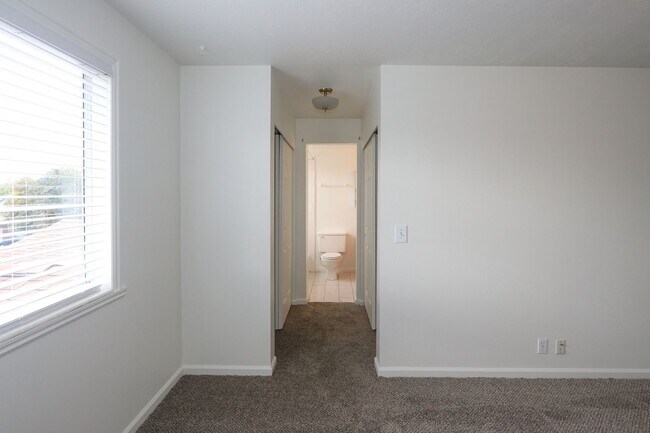 Building Photo - 7831cd - Bickmore, D.