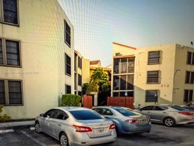 Primary Photo - 212 Lake Pointe Dr