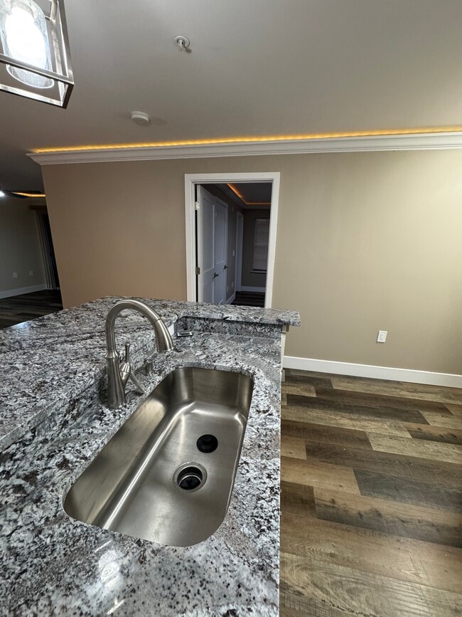 Building Photo - 1919 Summer Club Dr