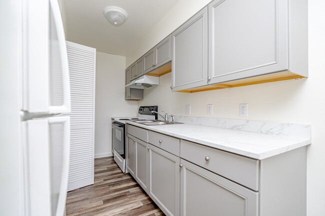 Building Photo - 209 N Woodland Dr