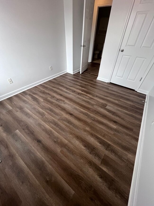Building Photo - Freshly Painted and New Flooring!
