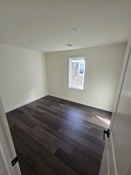 Building Photo - 32 North Ave