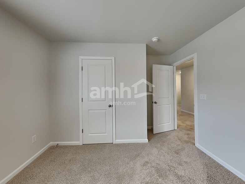 Building Photo - 3240 Emberly Dr