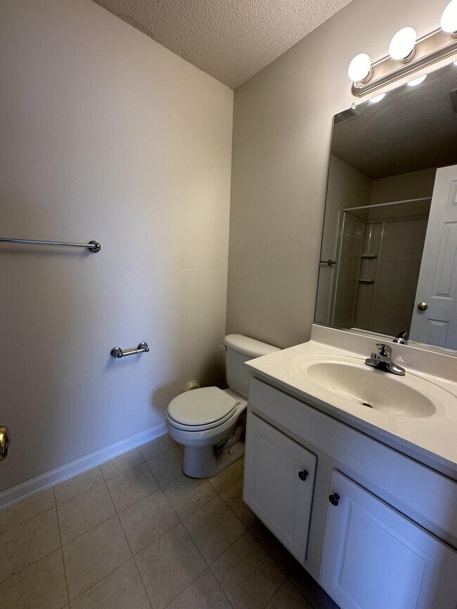 Building Photo - 6112 Hedgecock Cir