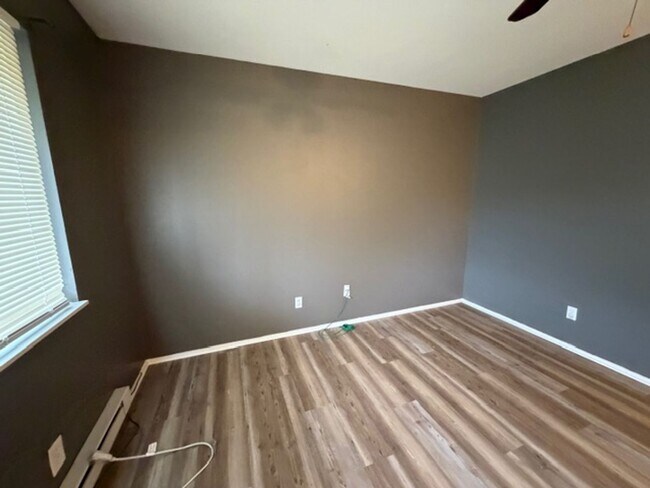Building Photo - 7489 Hazelcrest Dr