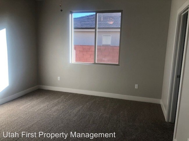 Building Photo - 4 br, 3 bath House - 358 S Buckthorn Lane