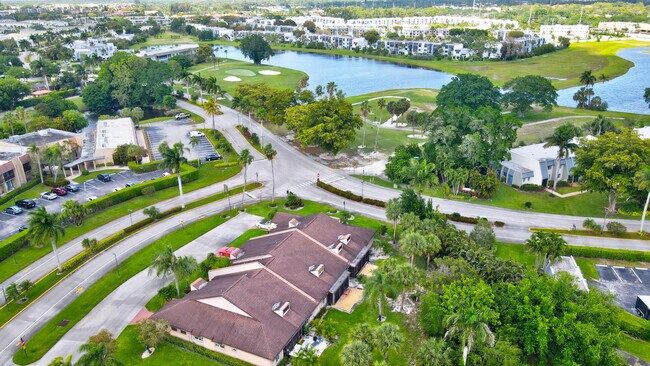 Building Photo - 4666 Fountains Dr S