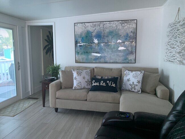 Building Photo - 55 Boca Chica Rd