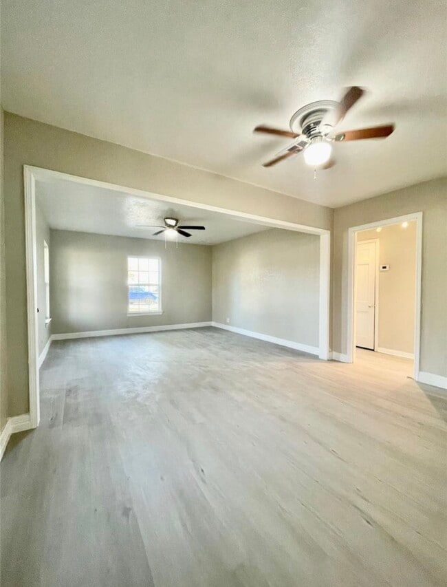 Building Photo - 5220 E Parkway Dr