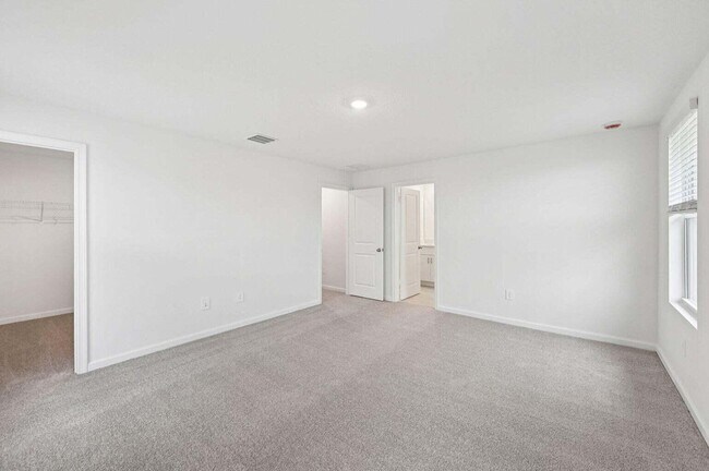 Building Photo - 569 Salisbury Cir