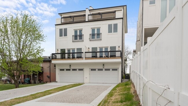 Building Photo - Nashville. Spotless & never been lived in 4BR/4.5BA home + separate office