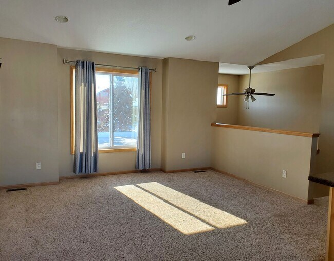 Building Photo - 1283 Blue Jay Pl