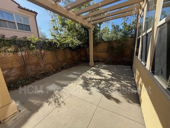 Building Photo - 105 Gemstone