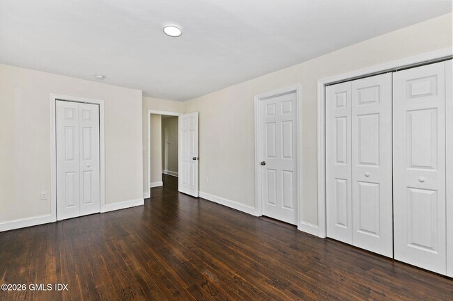 Building Photo - 10 Artic St