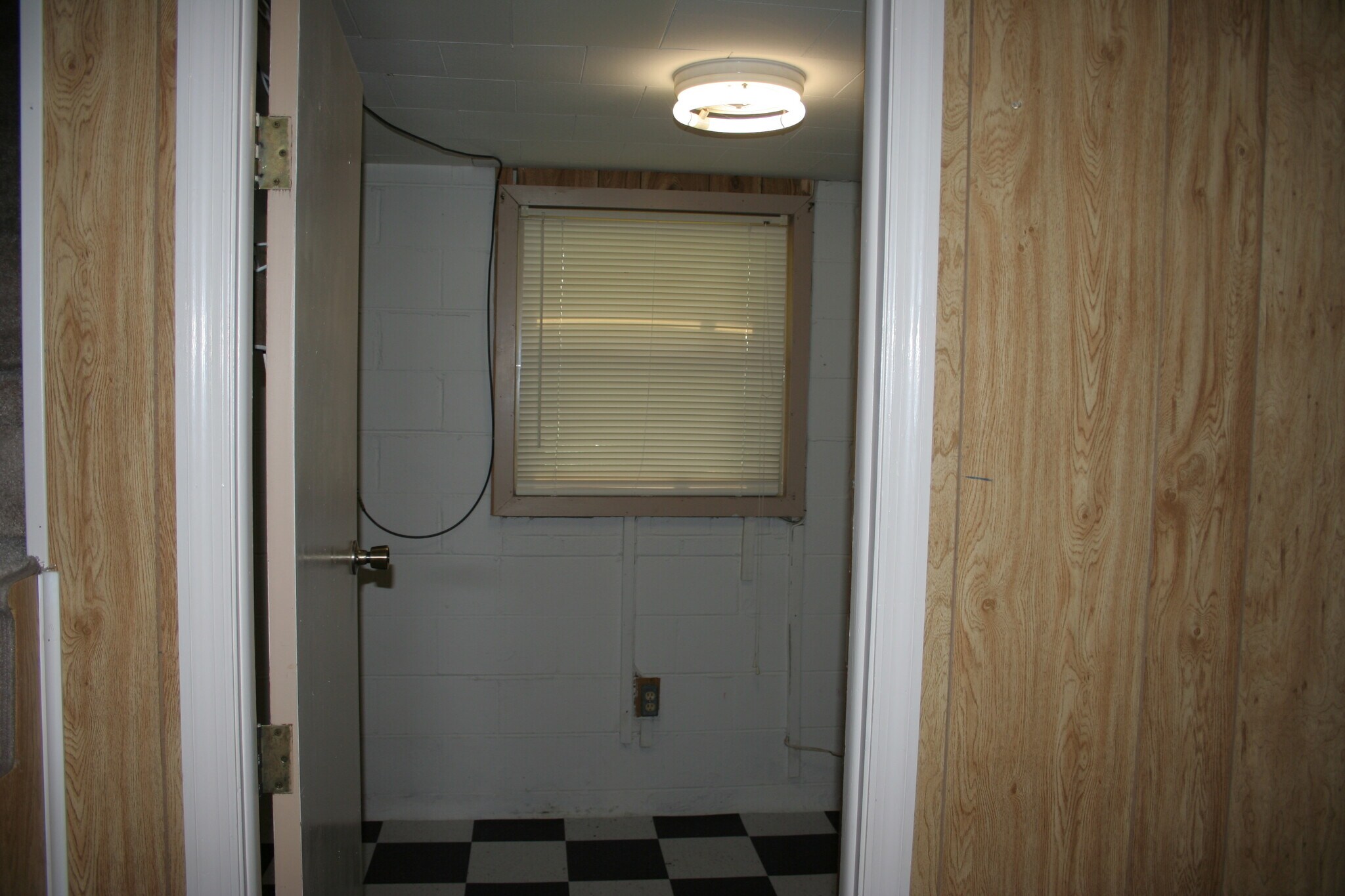 Building Photo - 3695 Weyland Dr