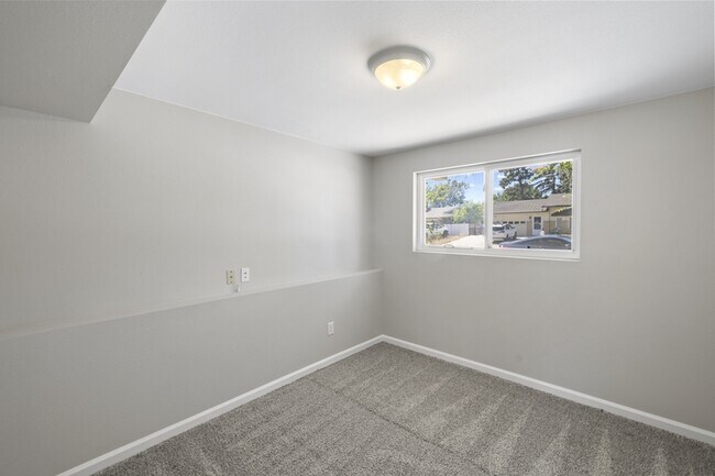 Building Photo - 1033 Turley Dr