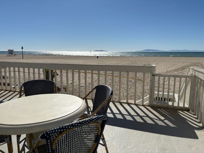 Building Photo - 4027-4029 Ocean Dr