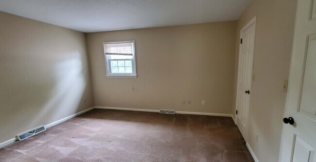 Building Photo - 1358 Red Tail Hawk Dr