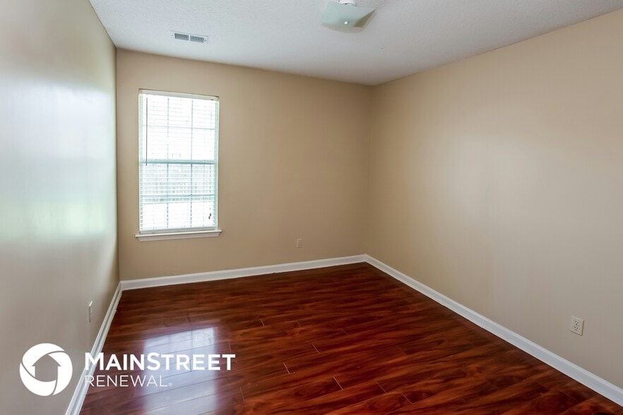 Building Photo - 6719 Ross Manor Dr