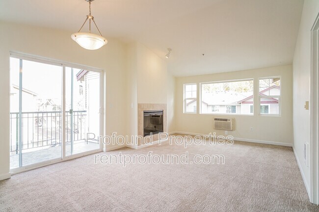 Building Photo - 760 NW 185th Ave