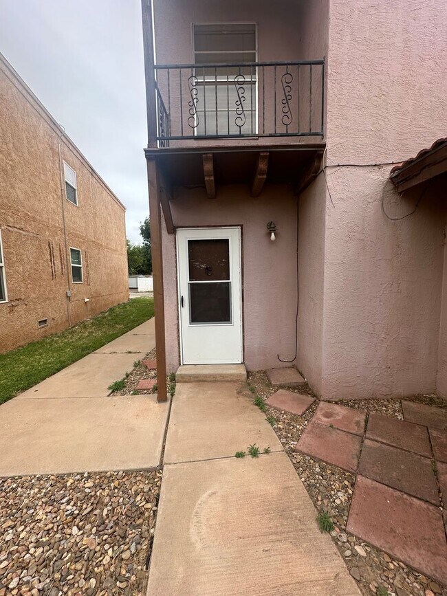 Building Photo - 313 Innsdale Terrace