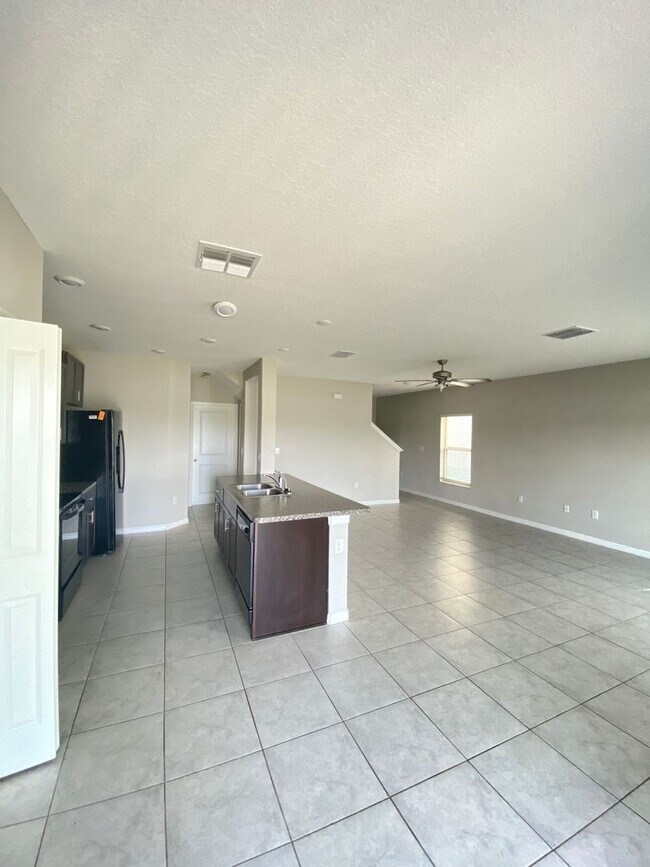 Building Photo - 7012 Samuel Ivy Dr