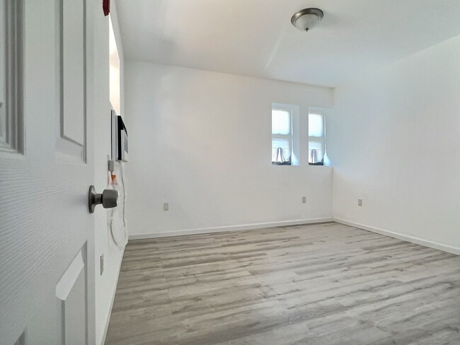 Building Photo - 677 Fairfield Ave