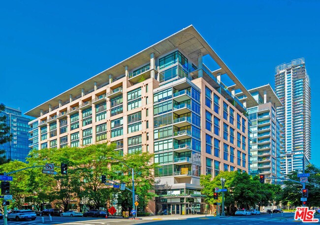 Primary Photo - 1111 S Grand Ave